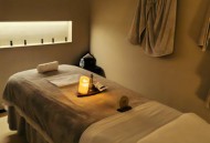 去年夏天老张瘫在成都小酒馆，直言失眠颈椎痛求靠谱spa