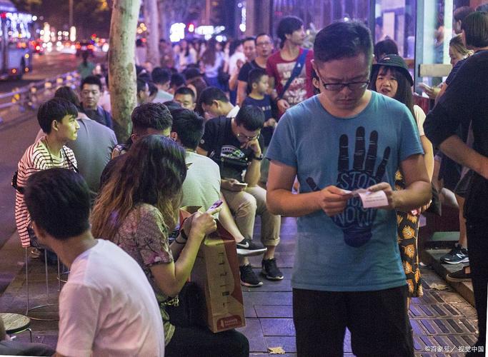 走进成都小陈的真实经历，探寻忙碌迷茫中城市的娱乐魅力